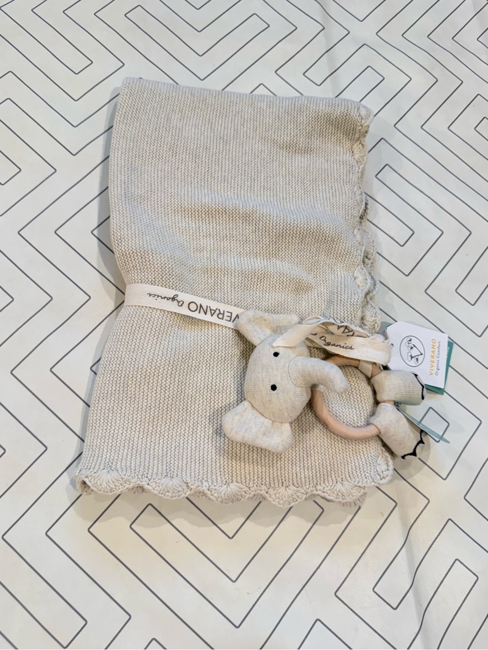 NWT Viverano Beige Knit Blanket & Rattle